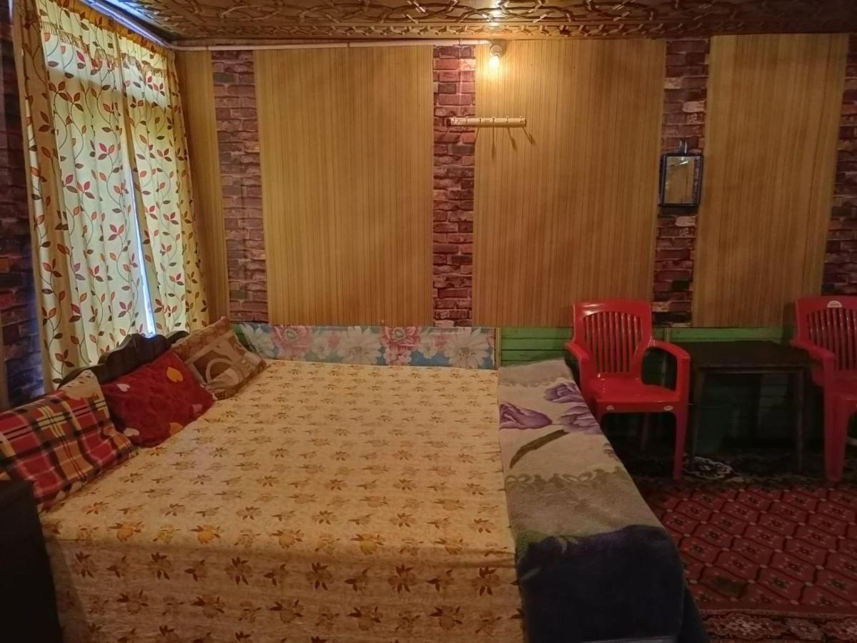 Island Homestay Srīnagar Екстериор снимка