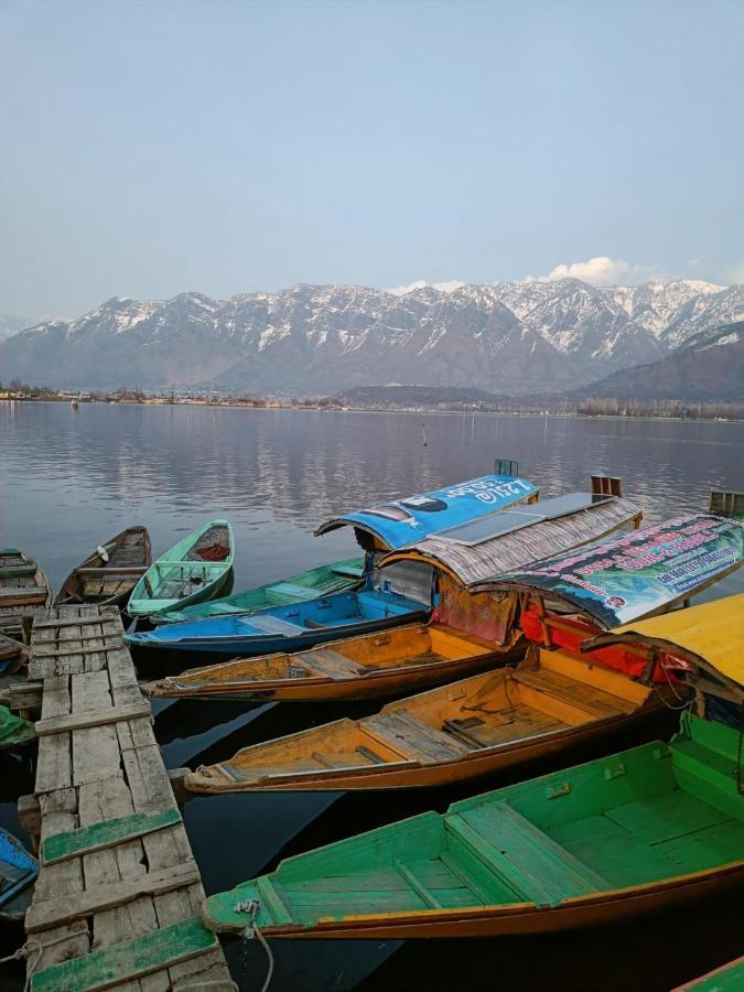 Island Homestay Srīnagar Екстериор снимка